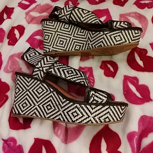 Lucky Brand Sandals - Picture 2 of 8